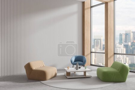 Foto de Elegante interior de negocios con sofá, sillones y mesa de centro, vista lateral. Reunión y rincón de espera con ventana panorámica en Kuala Lumpur. Copiar pared espacial. Renderizado 3D - Imagen libre de derechos