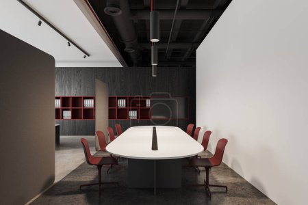 Foto de Interior minimalista de reunión oscura con sillas rojas y mesa ovalada, tabique y suelo de hormigón gris. Espacio privado de negociación con estantes y carpetas de negocio. Prepara espacio para copias. Renderizado 3D - Imagen libre de derechos