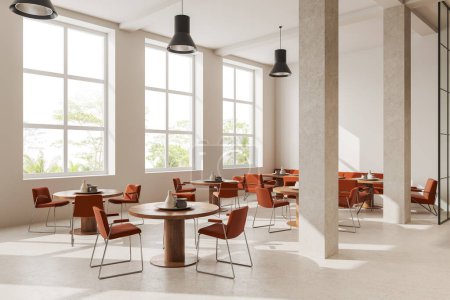 Foto de Esquina de la cafetería moderna con paredes blancas, suelo de piedra, columnas, cómodas sillas naranjas y sofá de pie cerca de mesas redondas y cuadradas. renderizado 3d - Imagen libre de derechos