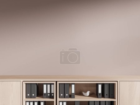 Foto de Interior de la oficina moderna con pared de espacio de copia beige y gabinete de archivo de madera con carpetas de carpeta negro. Papeleo y almacenamiento de documentos. renderizado 3d - Imagen libre de derechos