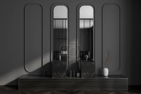 Téléchargez les photos : Intérieur studio sombre avec double évier et grand miroir, commode sur parquet. Décor et accessoires minimalistes. Zone de couchage avec portes vitrées. rendu 3D - en image libre de droit