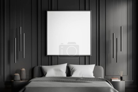 Foto de Interior del acogedor dormitorio de estilo clásico con paredes grises, cómoda cama king size con manta gris y dos almohadas y carteles cuadrados simulados colgando por encima de ella. renderizado 3d - Imagen libre de derechos