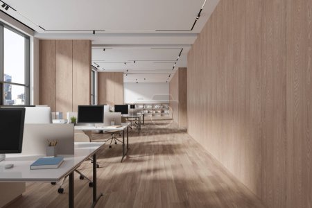 Téléchargez les photos : Intérieur du bureau moderne à aire ouverte avec murs blancs et en bois, cloisons en bois et rangée de tables d'ordinateur debout le long du mur en bois. Rendu 3d - en image libre de droit