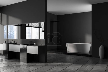 Téléchargez les photos : Intérieur salle de bain sombre avec double lavabo, baignoire et douche sur podium en marbre, vue latérale. Fenêtre panoramique sur les gratte-ciel. Maquette de mur d'espace de copie. rendu 3D - en image libre de droit
