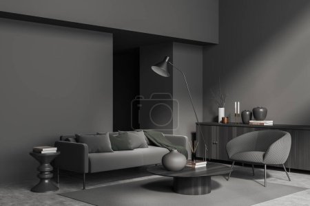 Téléchargez les photos : Salon sombre intérieur avec canapé et fauteuil, vue latérale commode en bois avec décoration, lampe et tapis sur sol en béton gris. Mur d'espace de copie de maquette, rendu 3D - en image libre de droit