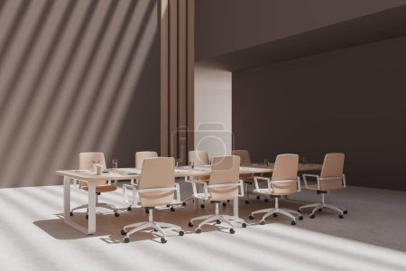 Foto de Interior de la sala de conferencias de negocios con sillones beige y tablero de madera, vista lateral piso de hormigón ligero. Área de conferencias minimalista y pasillo de oficinas. Renderizado 3D - Imagen libre de derechos
