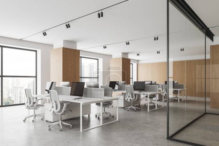 Foto de Interior de coworking blanco y madera con muebles de oficina, monitores de pc con sillones en fila. Acogedor lugar de trabajo con sala de cristal y ventana panorámica en Kuala Lumpur. Renderizado 3D - Imagen libre de derechos