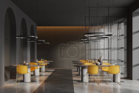 Téléchargez les photos : Restaurant sombre minimaliste intérieur avec chaises en plastique jaune et table en pierre, sol en béton. Élégant café salle à manger avec des meubles en rangée et un mur en arc. rendu 3D - en image libre de droit