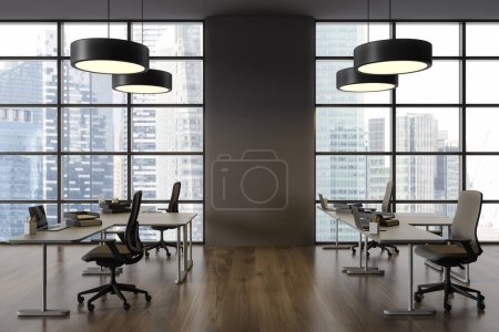 Foto de Interior minimalista de coworking con escritorio y portátil, piso de madera. Aprendizaje moderno, trabajo o estudio del espacio con muebles en fila. Ventana panorámica de los rascacielos de Singapur. Renderizado 3D - Imagen libre de derechos