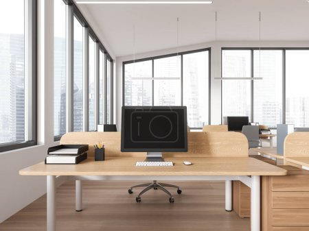 Foto de Interior de espacio de trabajo blanco con mesa de trabajo de madera, monitor de computadora PC con pantalla negra, cajón en piso de madera. Primer plano del espacio de trabajo de la oficina con ventana panorámica en rascacielos. Renderizado 3D - Imagen libre de derechos