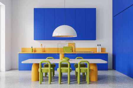 Téléchargez les photos : Intérieur coloré de la cuisine de l'hôtel avec table à manger en pierre et chaises vertes, sol en béton clair. Salle de cuisine avec armoire bleue, ustensiles de cuisine et grande lampe. rendu 3D - en image libre de droit