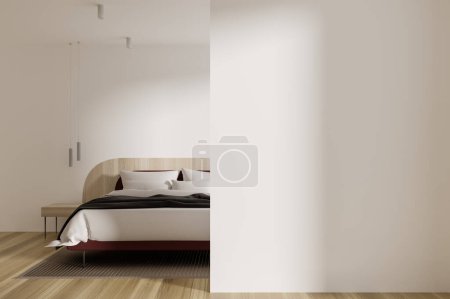 Foto de Interior de un elegante dormitorio con paredes blancas, suelo de madera, cómoda cama king size, mesita de noche de madera y pared de espacio de copia a la derecha. renderizado 3d - Imagen libre de derechos