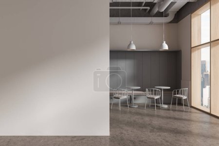 Foto de Interior de la cafetería moderna con paredes blancas, suelo de hormigón, mesas redondas compactas con sillas y cómodos sofás grises, pared de espacio de copia a la izquierda. renderizado 3d - Imagen libre de derechos