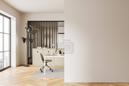 Téléchargez les photos : Intérieur du bureau moderne avec des murs blancs, plancher en bois, bureau d'ordinateur confortable avec chaise et mur d'espace de copie sur la droite. Rendu 3d - en image libre de droit