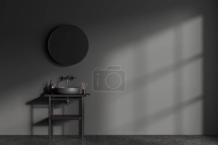 Téléchargez les photos : Intérieur de salle de bain sombre avec lavabo et miroir, étagère avec accessoires sur sol en granit gris. Salle de bain dans un appartement contemporain moderne, maquette copie mur d'espace. rendu 3D - en image libre de droit