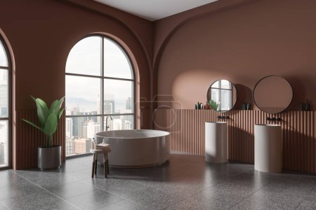 Téléchargez les photos : Coin de salle de bain élégante avec des murs bruns, sol carrelé, baignoire ronde confortable debout près de la fenêtre cintrée et double lavabo avec deux miroirs ronds. Rendu 3d - en image libre de droit
