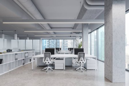 Modernes Coworking-Interieur mit PC auf dem Schreibtisch hintereinander, Regal mit Dokumenten. Stilvoller Arbeitsplatz mit Säulen und Panoramafenster auf die Wolkenkratzer Singapurs. 3D-Rendering