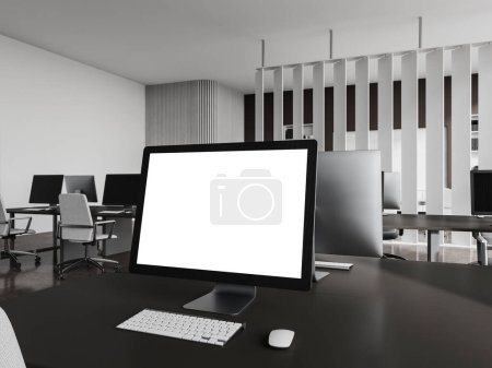 Téléchargez les photos : Intérieur de coworking blanc et noir avec écran PC vide maquette, espace de coworking vue de côté avec table en rangée et technologie. Espace de travail élégant avec des meubles minimalistes. rendu 3D - en image libre de droit
