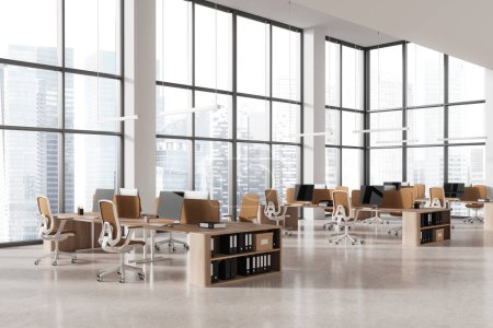 Foto de Esquina de moderna oficina de espacio abierto con paredes blancas, suelo de hormigón, filas de escritorios informáticos con sillas beige y ventanas panorámicas con paisaje urbano. renderizado 3d - Imagen libre de derechos