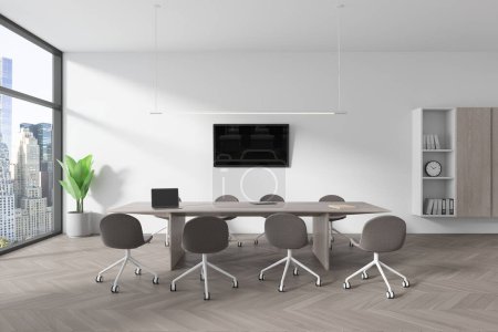 Foto de Interior de la moderna sala de reuniones de oficina con paredes blancas, suelo de hormigón, mesa de conferencias larga con sillas grises y TV de pantalla plana en la pared. renderizado 3d - Imagen libre de derechos