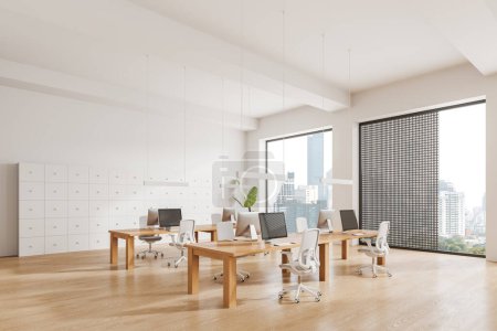 Foto de Esquina de la moderna oficina de espacio abierto con paredes blancas, suelo de madera y enormes escritorios de madera con sillas blancas. renderizado 3d - Imagen libre de derechos