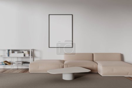 Foto de Interior de la elegante sala de estar con paredes blancas, suelo de madera, estanterías, acogedor sofá beige de pie cerca de la mesa de café y vertical maqueta de póster. renderizado 3d - Imagen libre de derechos