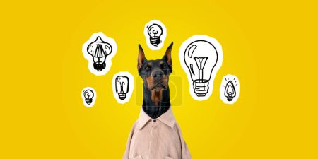 Foto de Dobermann cabeza de perro en camisa, diferentes bombillas garabato dibujo en fila sobre fondo amarillo. Concepto de animal, idea, formación, creatividad y plan de negocio - Imagen libre de derechos