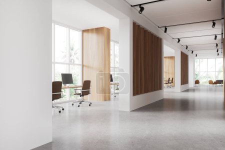 Foto de Interior del moderno hall de oficinas con paredes blancas y de madera, suelo de hormigón y zona de espacio abierto con mesas de ordenador largas y sillas marrones. renderizado 3d - Imagen libre de derechos