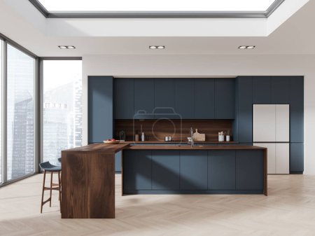 Téléchargez les photos : Élégant intérieur de cuisine maison avec îlot de bar en bois, armoire de cuisson bleue avec étagères et réfrigérateur sur plancher de bois franc. Fenêtre panoramique sur les gratte-ciel de Singapour. rendu 3D - en image libre de droit