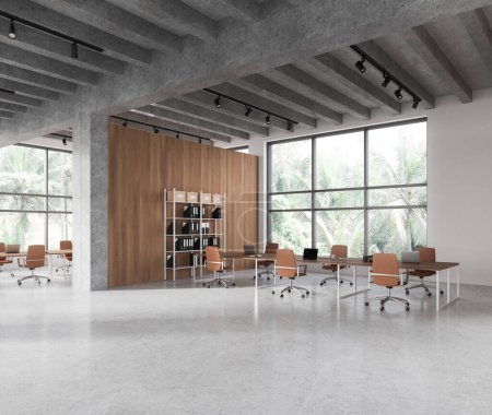 Foto de Esquina de la moderna sala de reuniones con paredes blancas y de madera, suelo de hormigón, mesa de conferencias larga con sillas naranjas y librería con carpetas. renderizado 3d - Imagen libre de derechos