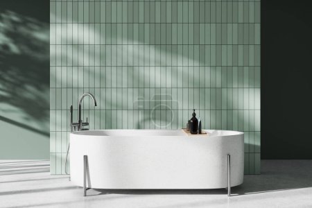 Téléchargez les photos : Élégant intérieur de la salle de bain de l'hôtel avec baignoire blanche et accessoires, sol en béton clair. Zone de baignade ou spa dans un appartement de luxe avec espace de copie mur de tuiles vides. rendu 3D - en image libre de droit
