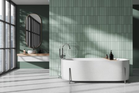 Téléchargez les photos : Green home salle de bain intérieure avec baignoire en pierre et lavabo avec vanité, sol en béton léger. Bain ou spa dans un appartement de luxe avec espace de copie mur de tuiles vides. Fenêtre panoramique. rendu 3D - en image libre de droit