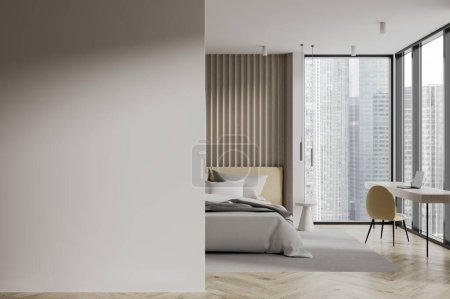 Foto de Interior del dormitorio del hotel blanco y de madera con cama, lugar de trabajo con escritorio y computadora portátil cerca de la ventana panorámica de los rascacielos de Singapur. Mockup copia la partición de pared de espacio. Renderizado 3D - Imagen libre de derechos
