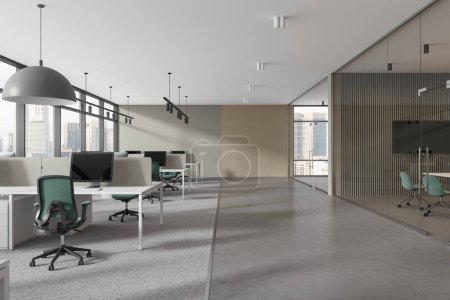 Téléchargez les photos : Intérieur du bureau moderne à aire ouverte avec murs beige et gris, sol en béton et rangées de tables d'ordinateur avec chaises vertes. Rendu 3d - en image libre de droit