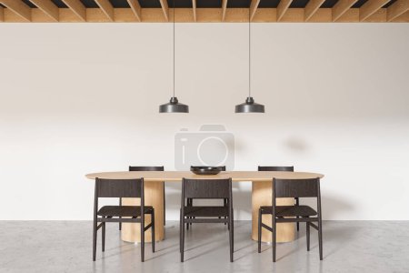 Foto de Interior de elegante comedor minimalista con paredes blancas, suelo de hormigón y mesa de madera larga con sillas negras. renderizado 3d - Imagen libre de derechos