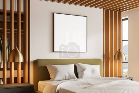 Foto de Interior de un elegante dormitorio con paredes blancas y de madera, cómoda cama king size con una maqueta vertical de póster encima y un acogedor armario. renderizado 3d - Imagen libre de derechos