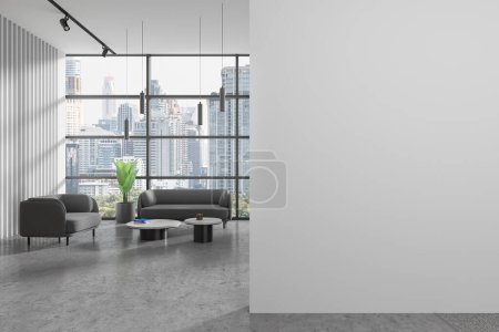 Téléchargez les photos : Élégant intérieur de bureau avec canapé et table basse, sol en béton gris. Lieu de détente ou d'attente avec fenêtre panoramique sur les gratte-ciel de Bangkok. Cloison de mur d'espace de copie de maquette. rendu 3D - en image libre de droit