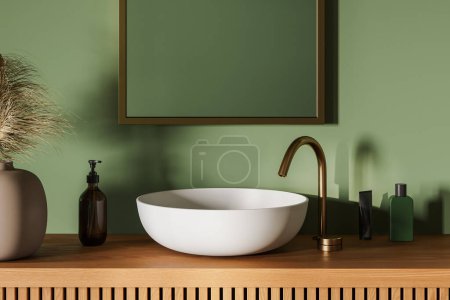 Foto de Verde interior de baño de lujo con lavabo primer plano y grifo de oro. Mostrador de madera con accesorios y decoración. Zona de baño en moderno apartamento contemporáneo. Renderizado 3D - Imagen libre de derechos