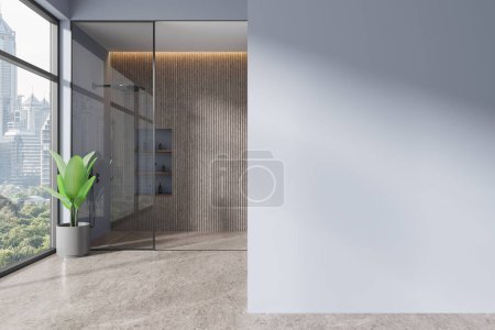 Foto de Interior del baño del hotel de lujo con ducha de vidrio y estante con accesorios, piso de hormigón beige. Ventana panorámica de los rascacielos de Bangkok. Renderizado 3D - Imagen libre de derechos