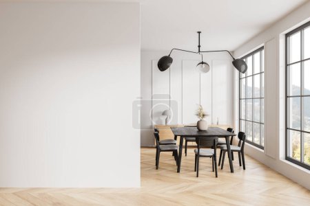 Foto de Interior de la sala de estar blanca con mesa de comedor y sillas en fila, piso de madera. Elegante sala de reuniones o de estar con ventana panorámica. Mockup copia espacio vacío de la pared. Renderizado 3D - Imagen libre de derechos