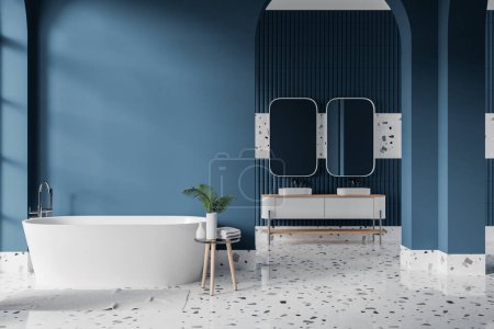 Téléchargez les photos : Intérieur de salle de bain bleue avec baignoire, double lavabo et vanité avec accessoires. Zone de baignade minimaliste dans l'appartement. Maquette de partition de mur d'espace de copie. rendu 3D - en image libre de droit