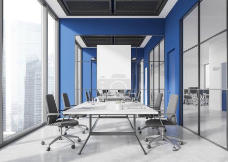 Foto de Interior de la moderna sala de reuniones de oficina con paredes azules, suelo de hormigón y mesa de conferencias larga con sillas negras. Una maqueta vertical de póster. renderizado 3d - Imagen libre de derechos