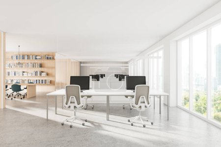 Téléchargez les photos : Intérieur de coworking blanc avec ordinateurs PC sur bureau avec tiroir, sol en béton léger. Espace de travail avec fenêtre panoramique sur les gratte-ciel de Bangkok. rendu 3D - en image libre de droit