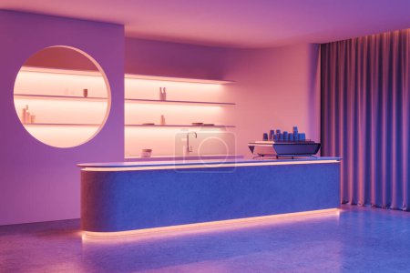 Foto de Interior de elegante restaurante con paredes de color púrpura, suelo de hormigón, luces de neón y barra de bar largo con estantes detrás de ella. renderizado 3d - Imagen libre de derechos