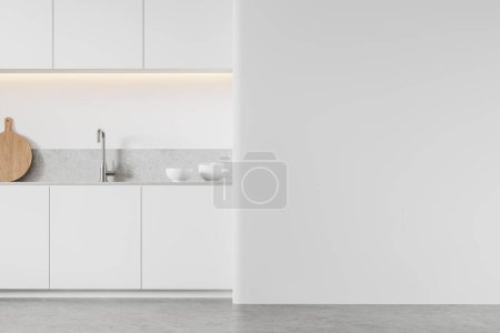 Téléchargez les photos : Intérieur de cuisine de luxe blanc avec évier et ustensiles de cuisine sur le comptoir. Espace de cuisson minimaliste dans un appartement moderne, sol en béton. Maquette copier l'espace mur vide. rendu 3D - en image libre de droit