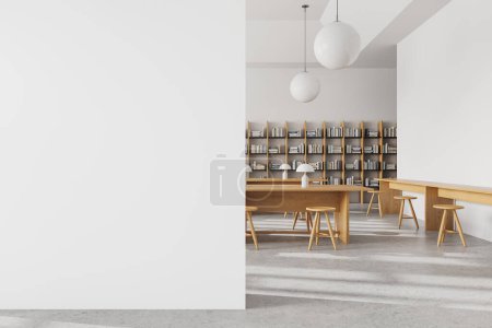Foto de Biblioteca blanca elegante estante interior de madera con libros, escritorio con taburete en fila en piso de hormigón. Espacio de lectura o aprendizaje con una partición de pared vacía maqueta en blanco. Renderizado 3D - Imagen libre de derechos