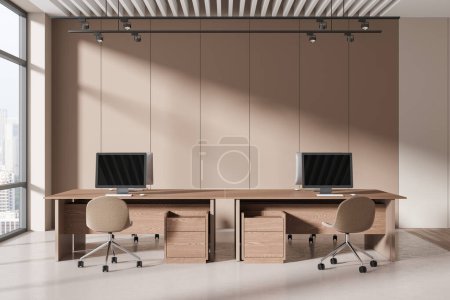 Téléchargez les photos : Intérieur d'un élégant bureau d'entreprise à aire ouverte avec des murs beiges, sol en béton et rangée de bureaux en bois avec des chaises beiges. Rendu 3d - en image libre de droit