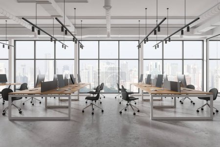Heller, komfortabler Arbeitsplatz in einem modernen Großraumbüro im industriellen Stil mit Reihen von Holztischen und heißen Schreibtischen. Panoramafenster mit Stadtbild. 3D-Darstellung