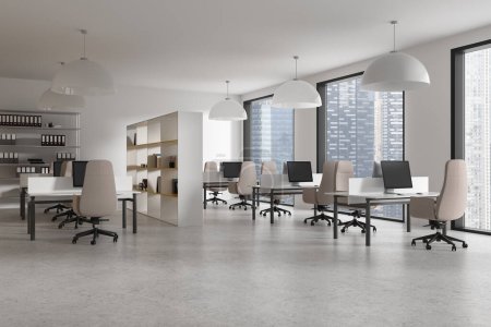 Téléchargez les photos : Intérieur de bureau moderne avec bureaux, chaises, ordinateurs et arrière-plan avec vue sur la ville, concept d'un environnement de travail professionnel. Rendu 3D - en image libre de droit