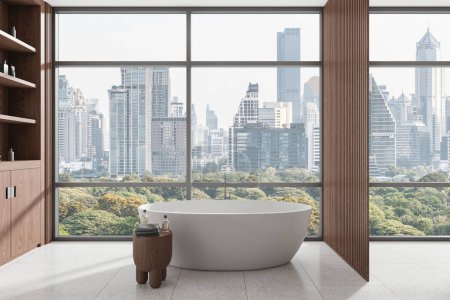 Téléchargez les photos : Élégant intérieur de la salle de bain de l'hôtel avec baignoire, espace de bain de luxe avec accessoires, cloison en bois sur sol en béton carrelé. Fenêtre panoramique sur les gratte-ciel de Bangkok. rendu 3D - en image libre de droit